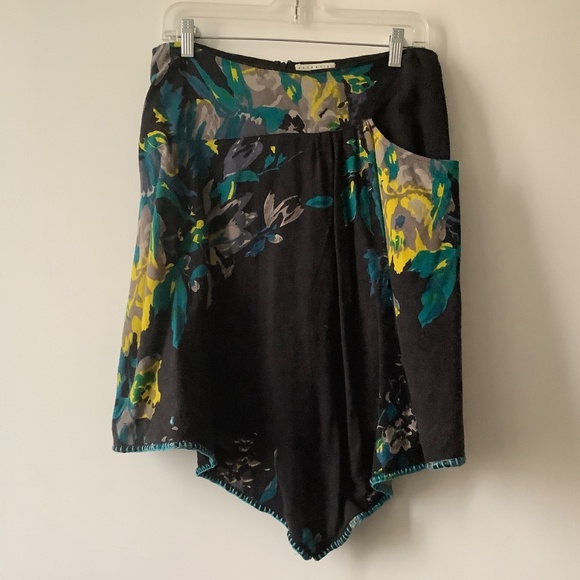 Essential asymmetrical 100% wool skirt - Picture 2 of 11